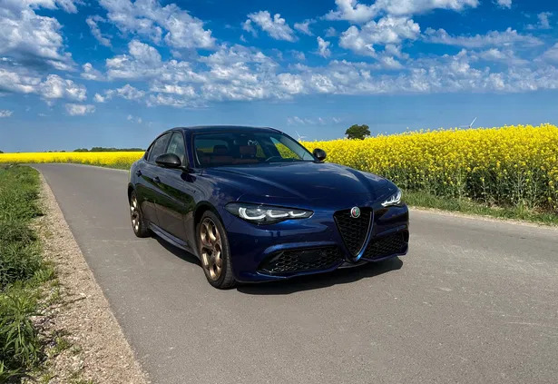 warszawa Alfa Romeo Giulia cena 145190 przebieg: 122000, rok produkcji 2017 z Warszawa